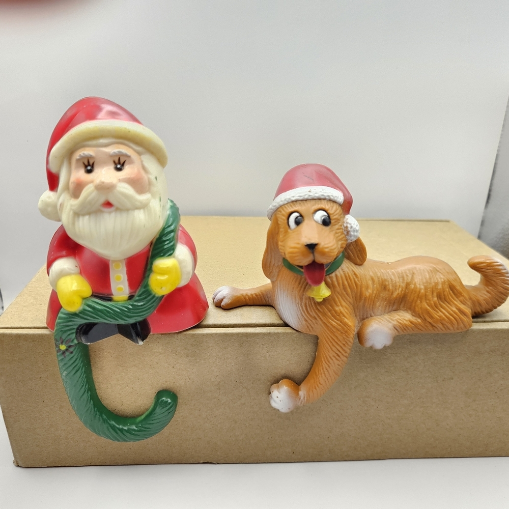2 Vintage Christmas Stocking Holders Dog & Santa 1982 Sun Hill Industries Decor